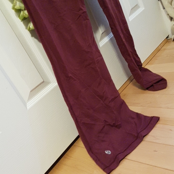 Lululemon flared yoga pants - Picture 4 of 4